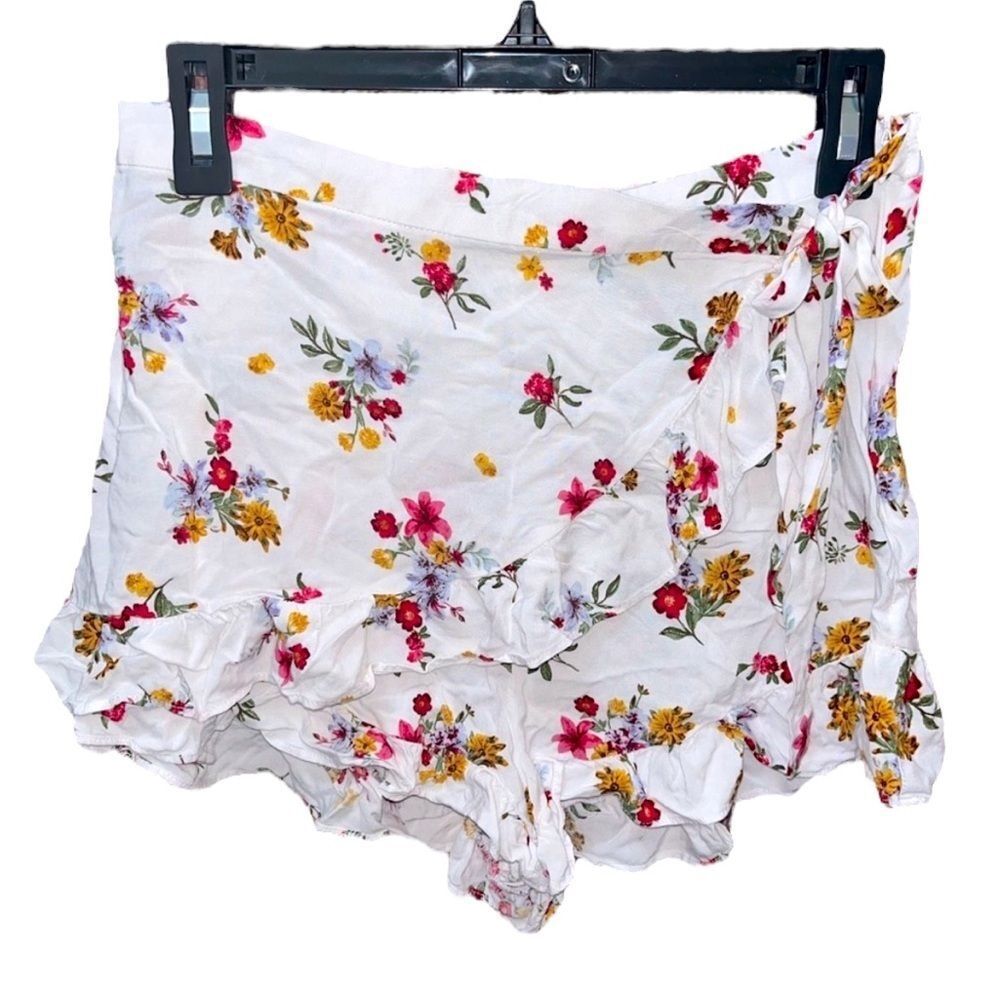 Montrez White Floral Skort